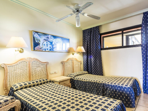 Bluebay Beach Club Aparthotel
