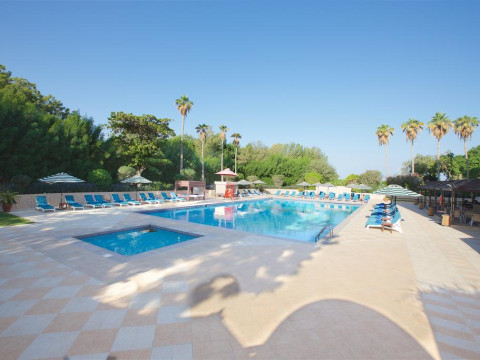BM BEACH HOTEL