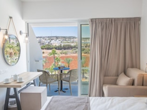BOHEMIAN GARDENS HOTEL