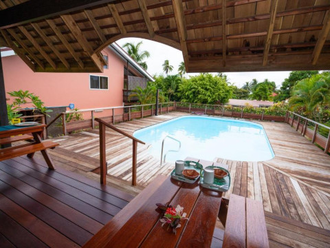 Bora Bora Holiday's Lodge