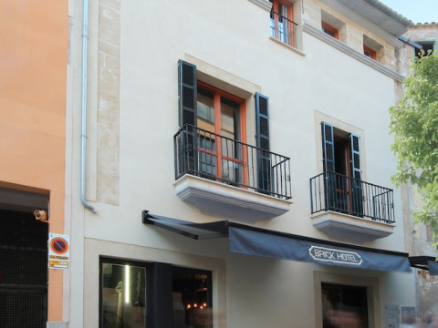 Brick Hotel