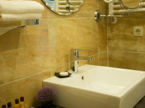 Bristol Central Park Hotel