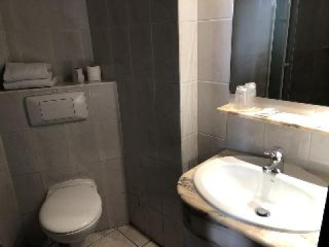 BRIT HOTEL TOULON-LA VALETTE DU VAR