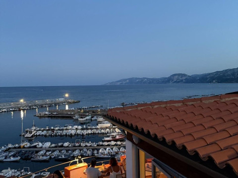 Bue Marino Hotel & Rooftop Bar