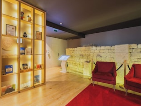 BURGUS TRIBUTE AND DESIGN HOTEL