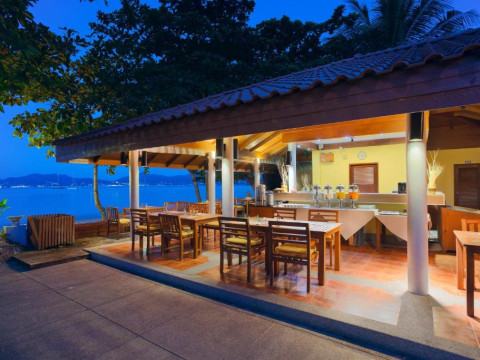 Hotel By The Sea