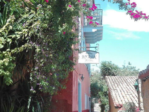 Byron Hotel