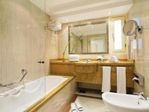 Cairo Pyramids Hotel