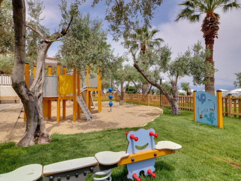 Calamos Beach Family Club