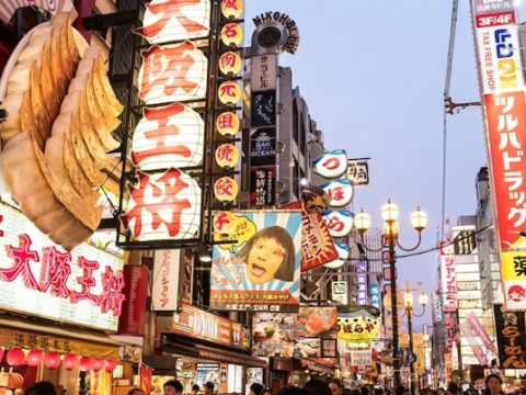 CALATORIE in TARA SOARELUI RASARE