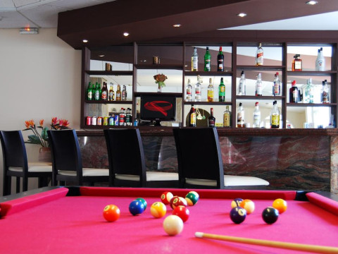 California Beach Hotel (Adults only 18+)