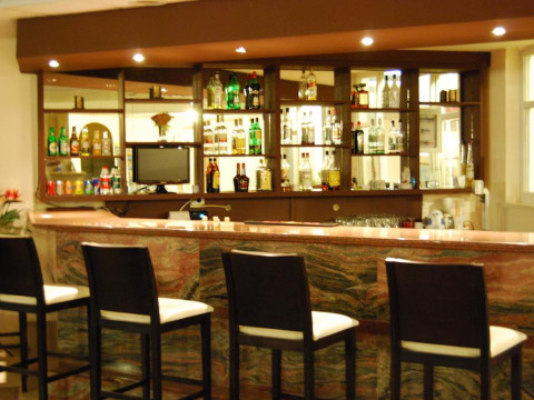 California Beach Hotel (Adults only 18+)