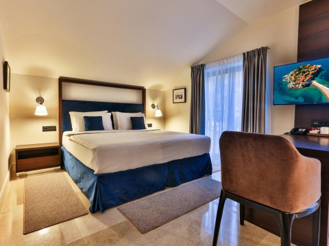 Hotel California by Aycon