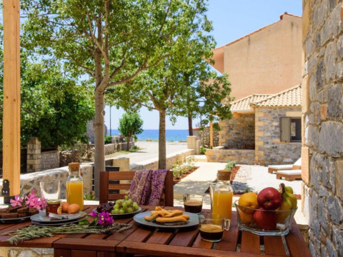 Calme Suites Mani