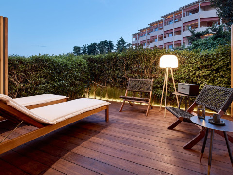 Cama Luxury Suites Kavouri
