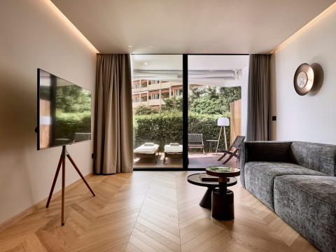 Cama Luxury Suites Kavouri