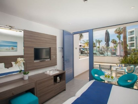 Limanaki Beach Hotel and Suites