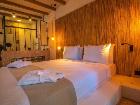 VERY CHIC HOTEL(EX MAGNIFIC HOTEL)
