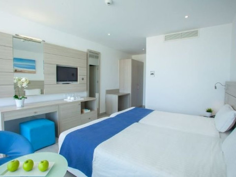 Limanaki Beach Hotel and Suites