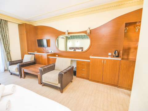 Riverside Garden Resort (Alsancak)
