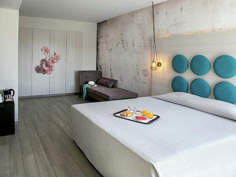 Vangelis Hotel and Suites