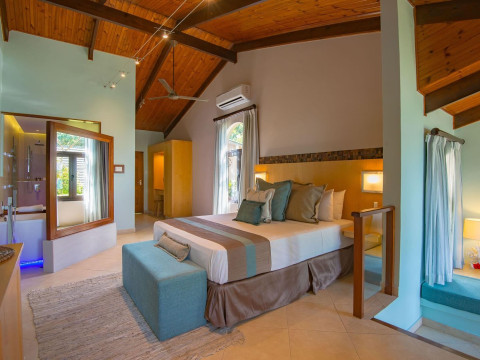 Coco De Mer & Black Parrot Suites