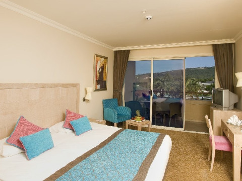 Crystal De Luxe Resort
