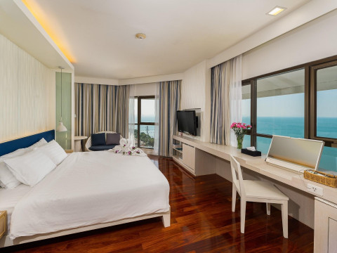 Jomtien Palm Beach Hotel