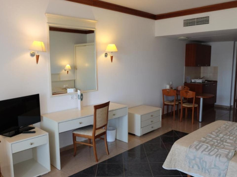 Kipriotis Maris & Suites
