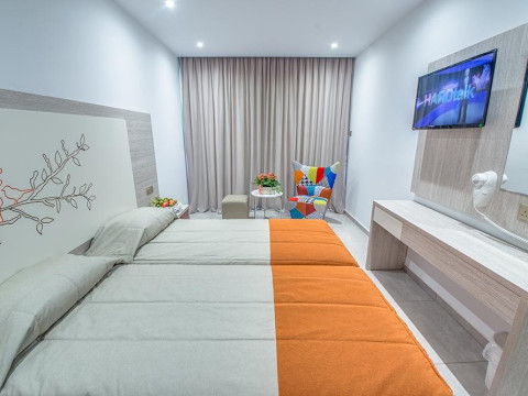Nicholas Color Hotel