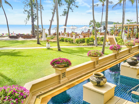 BEYOND RESORT KATA