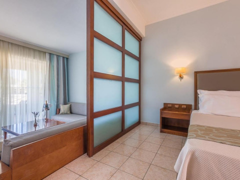 Kipriotis Maris & Suites