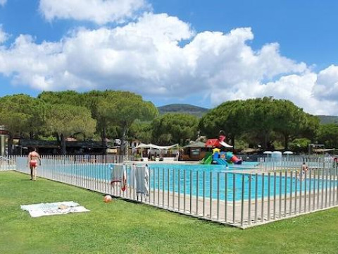 Camping Lacona Pineta