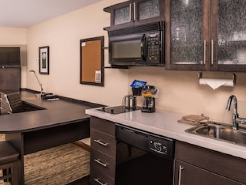 CANDLEWOOD SUITES KANSAS CITY SPEEDWAY