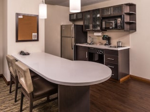 CANDLEWOOD SUITES KANSAS CITY SPEEDWAY