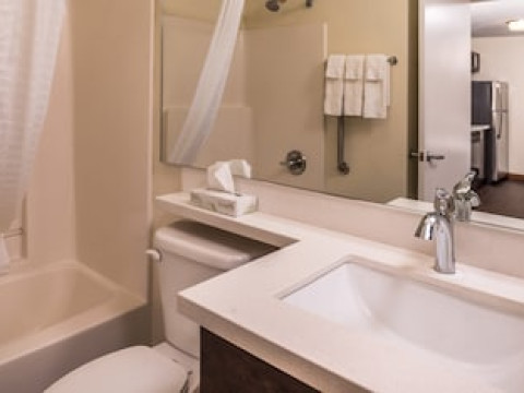 CANDLEWOOD SUITES KANSAS CITY SPEEDWAY