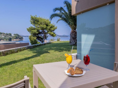 Cape Kanapitsa Hotel Suites
