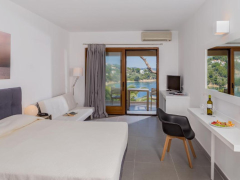 Cape Kanapitsa Hotel Suites