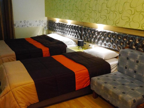 CAPTAINS BEACH APARTMENTS