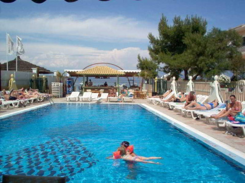 Caravel Pool (Marilenna)