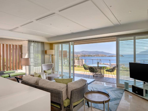 Caresse a Luxury Collection Resort & Spa