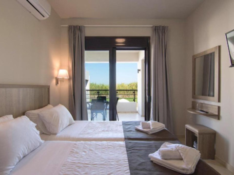 Carisa Suites and Apartments