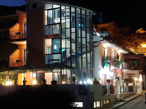 Carriera Hotel