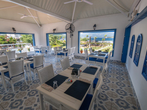 CASA BLANCA BEACH HOTEL