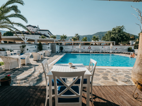 CASA BLANCA BEACH HOTEL