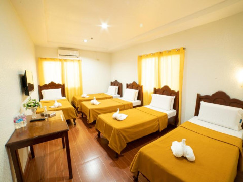 Hotel Casanas Suites