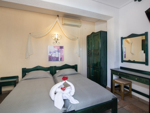 CASTLE SUITES VILLAGE