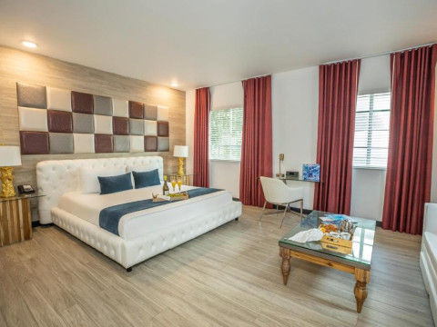 Catalina Hotel & Beach Club