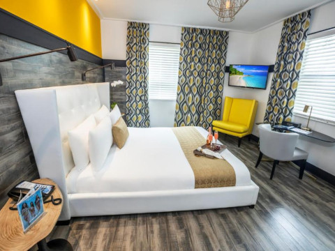 Catalina Hotel & Beach Club