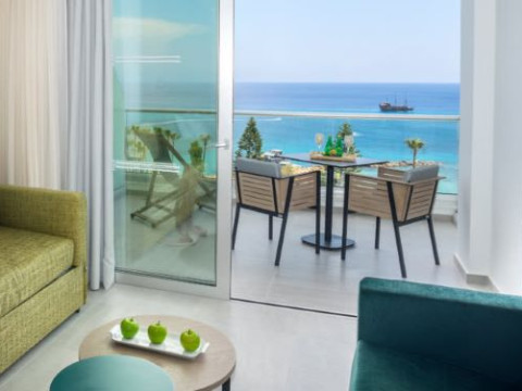 CAVO MARIS BEACH HOTEL